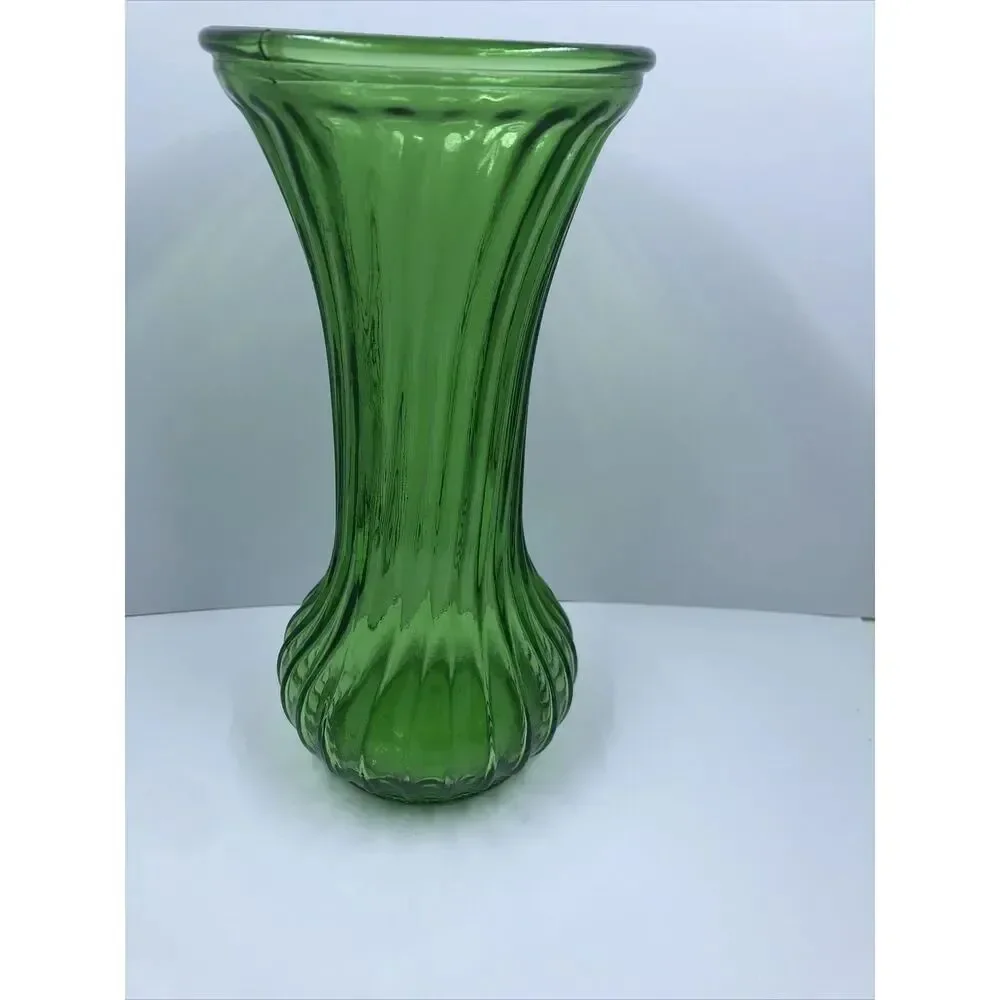 Vintage MCM Hoosier Glass Swirl Ribbed Emerald Green Vase Indiana USA 7.5